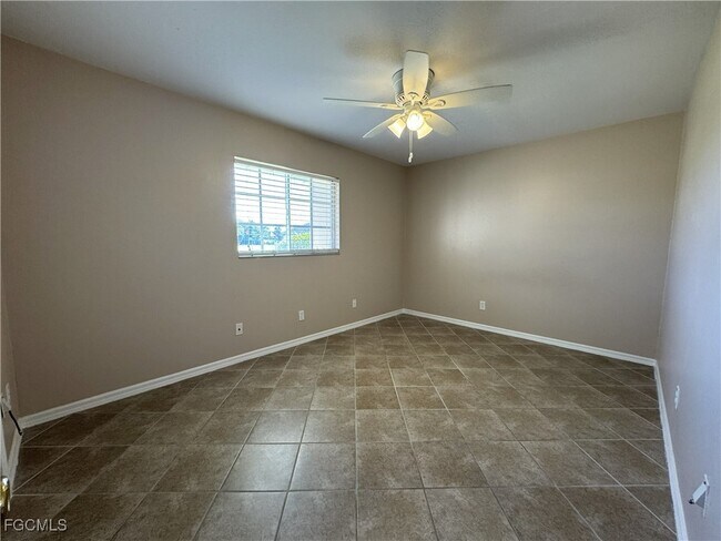 Building Photo - 2520 SW 11th Pl