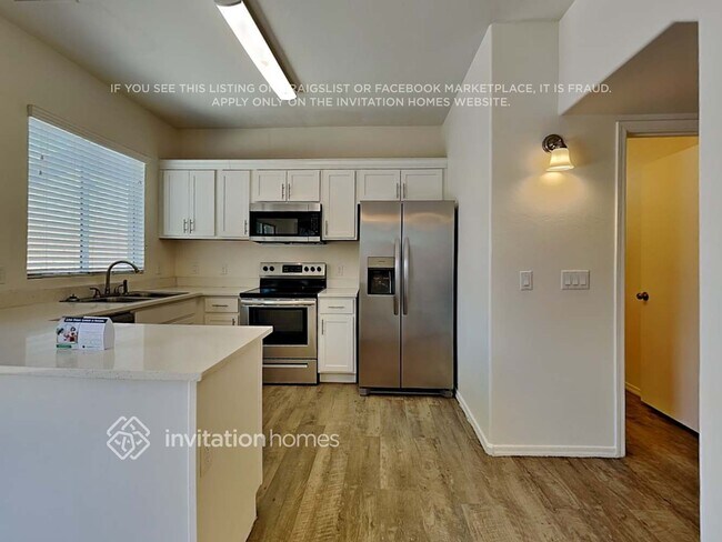 Building Photo - 7410 S 39th Dr