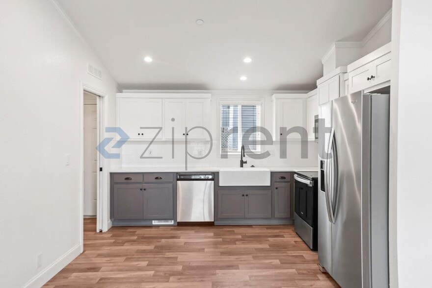 Building Photo - 2838 Romagnolo St