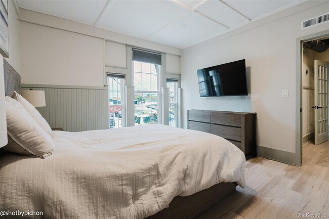 Building Photo - 4 Raymond Ave