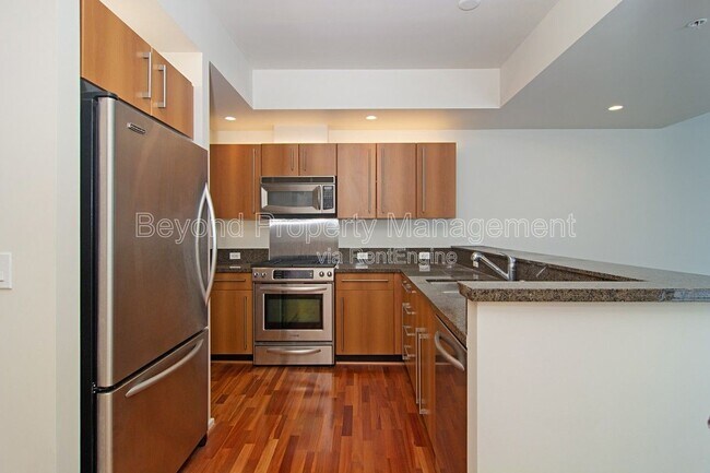 Building Photo - 321 Tenth Avenue