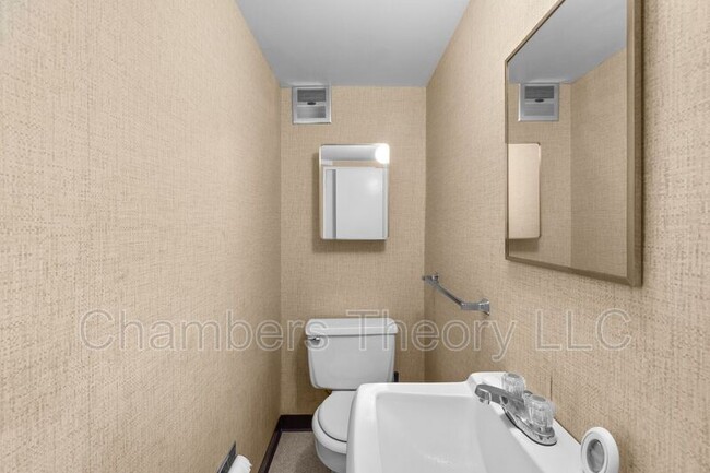 Building Photo - 11593 Maple Ridge Rd