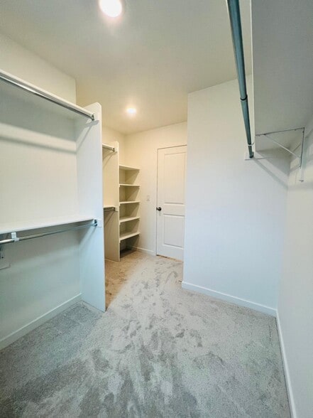 Building Photo - 637 Lillibrook Pl
