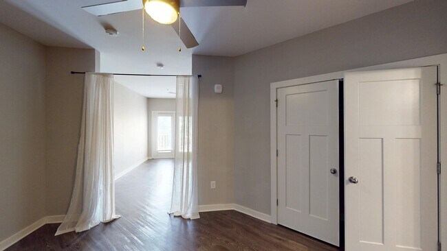 Building Photo - Studio Apartment in Melrose Heights- Close...