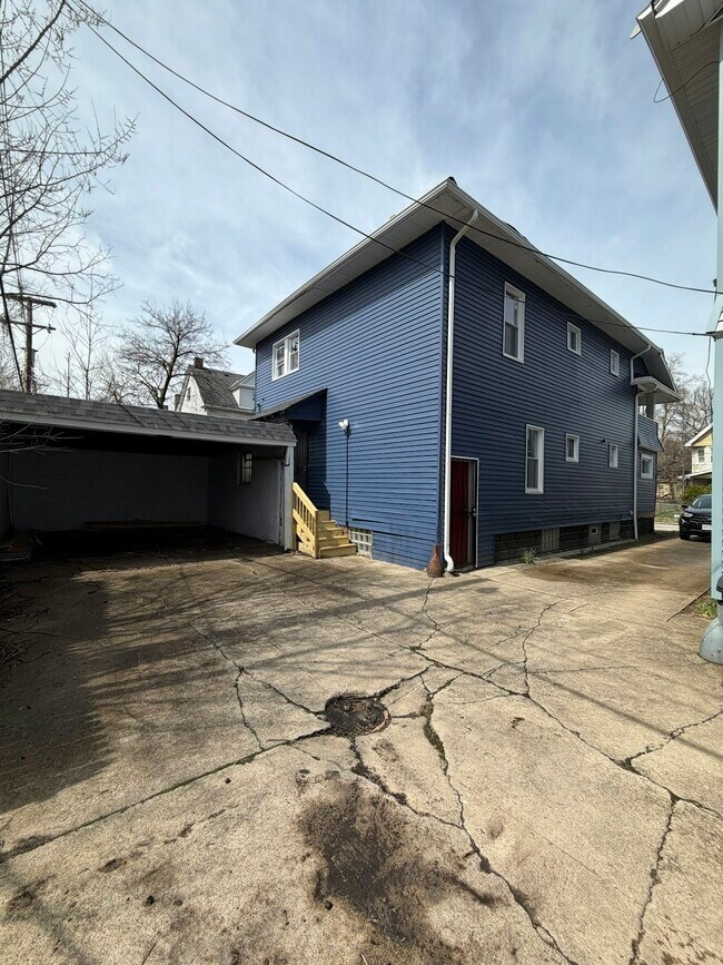 Building Photo - 12104 Osceola Ave