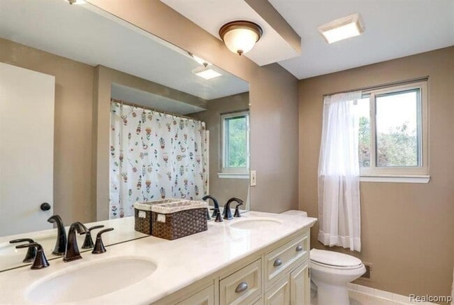 Building Photo - 2508 Coral Dr