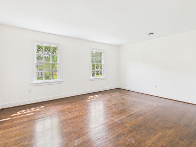 Building Photo - 1602 Harborough Rd