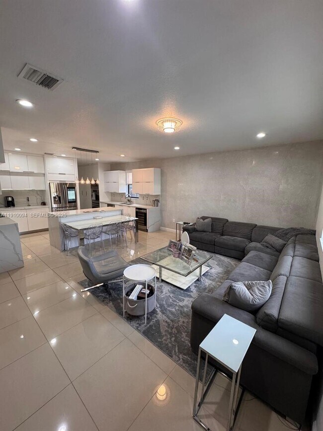 Building Photo - 8850 NW 98th Ct