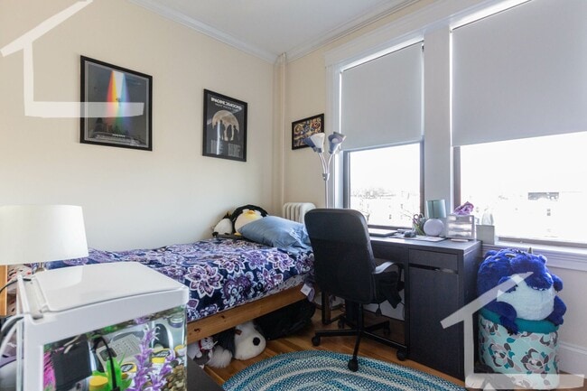 Building Photo - REALLY BRIGHT 3BED IN ALLSTON!!!