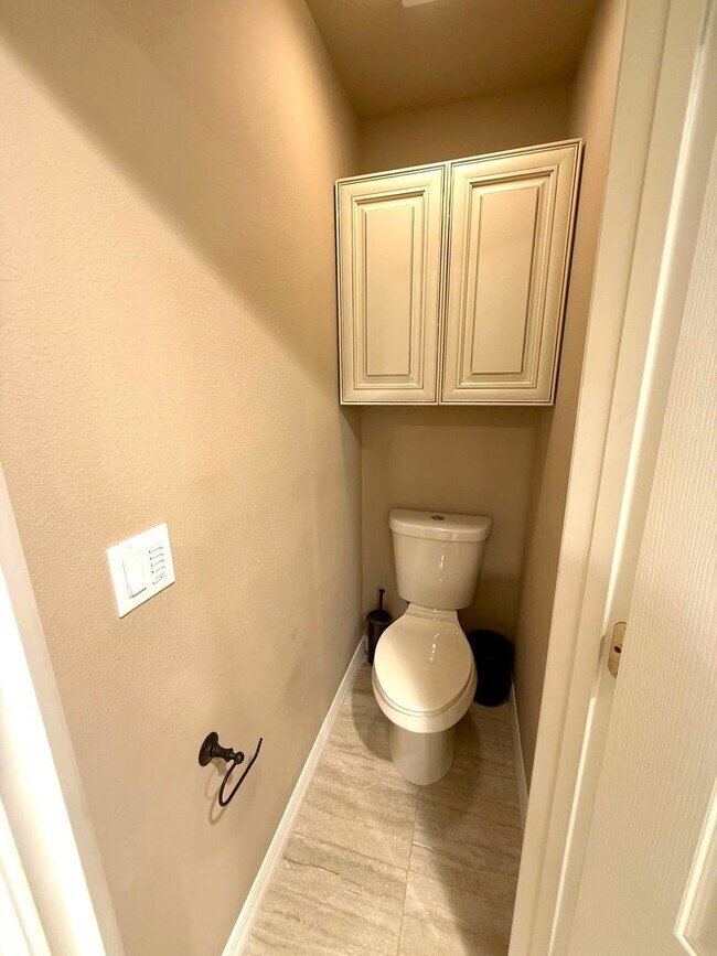 Building Photo - NEWLY LISTED!! Beautifully Updated 3-Bed/2-Bath Home in Sarasota!