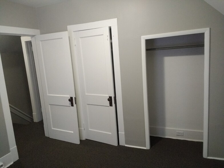 Building Photo - 522 Vine St