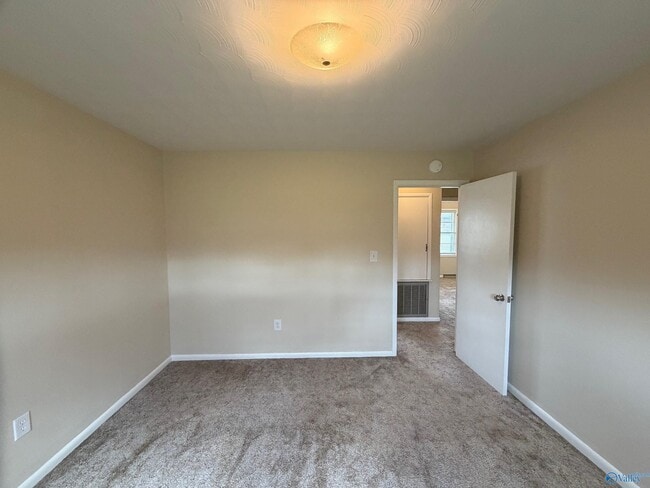 Building Photo - 900 Barclift St NW