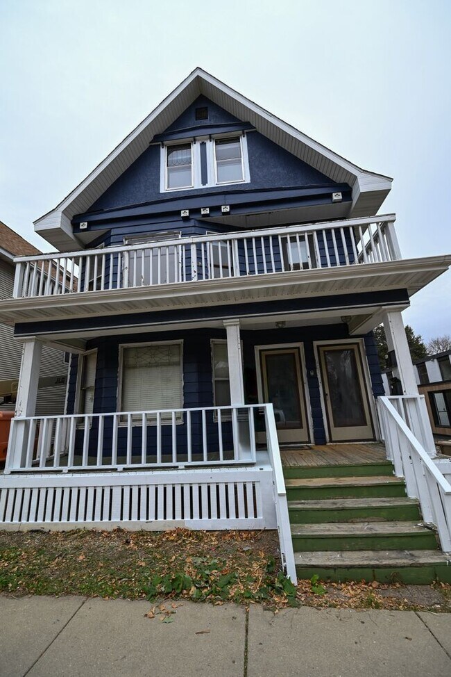 Building Photo - 405-407 W Main St - Duplex