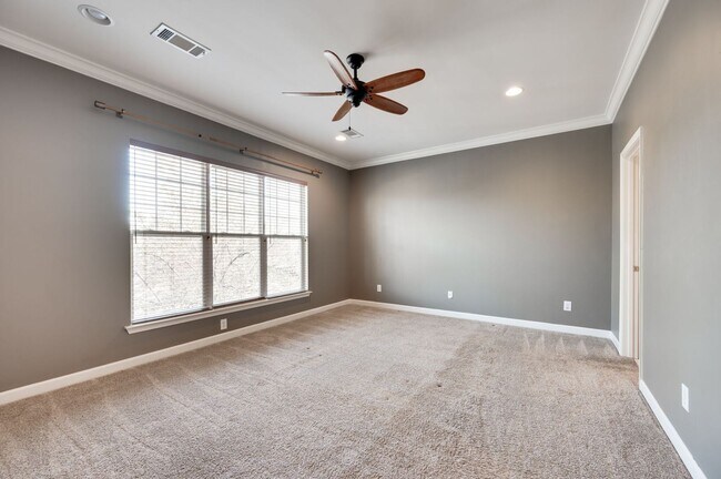 Building Photo - Awesome 2BE/2.5BA in the Pristine Park at ...