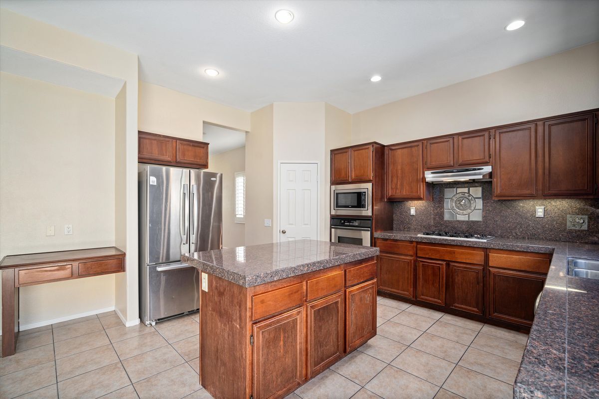 Building Photo - 26426 Mare Ln