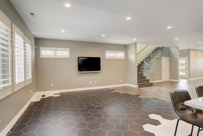 Building Photo - 4 Bedroom 3 Bath With Tons of Character Ne...