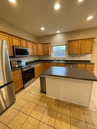 Building Photo - Beautiful 4 Bedroom Single Family Home - Harrison School District