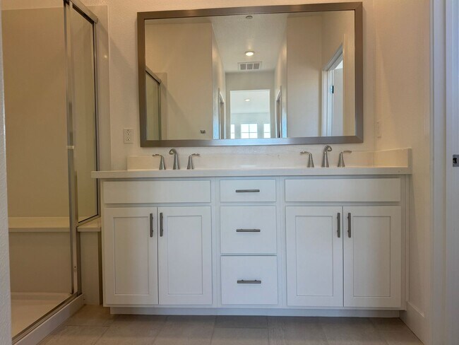 Building Photo - New Folsom home with solar!