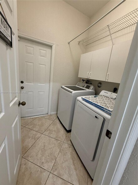 Building Photo - 1007 Nandina Dr