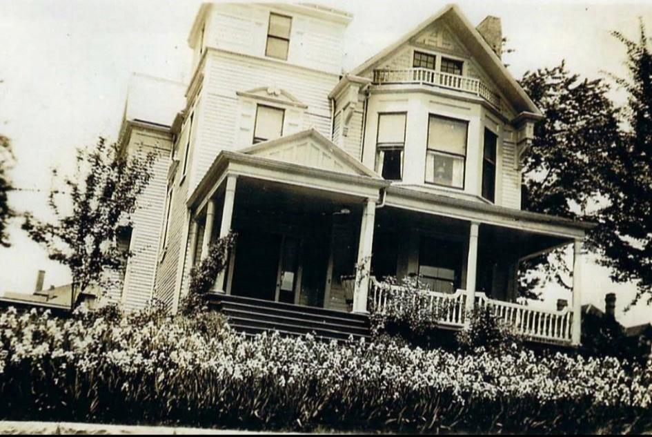 Building Photo - 941 Luttrell St