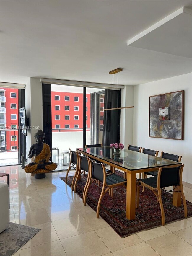 Building Photo - 1581 Brickell Ave