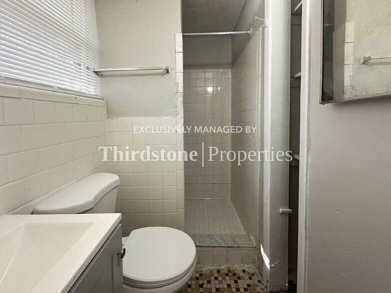 Building Photo - 5214 Lexington Ave