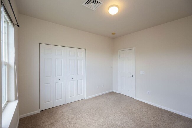 Building Photo - 2421 Owens Ave