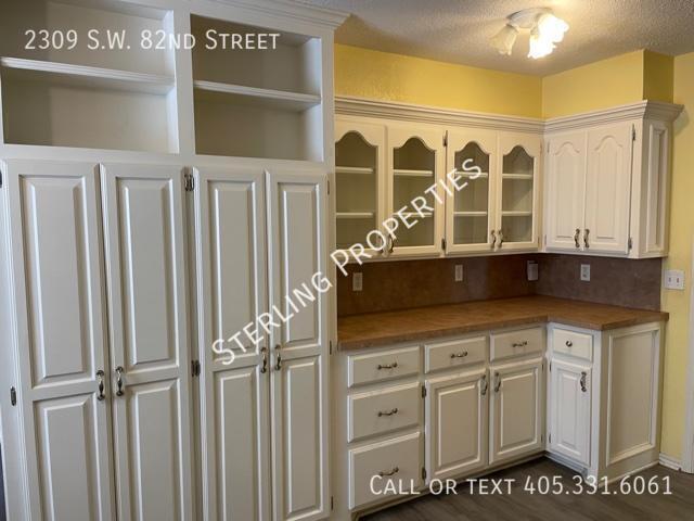 Building Photo - 2309 SW 82nd St
