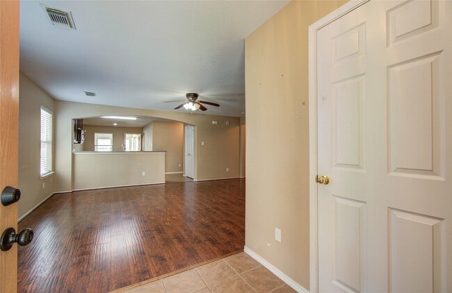 Building Photo - 610 Kiley Dr