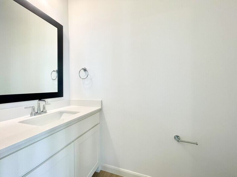 Building Photo - 15603 Valerian Trl