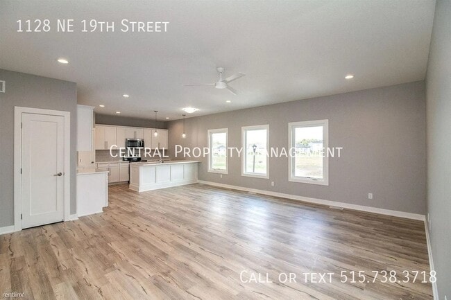 Building Photo - 1128 NE 19th St