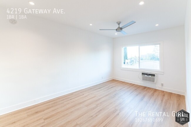 Building Photo - Sweet Silver Lake One Bedroom | Upper Unit...