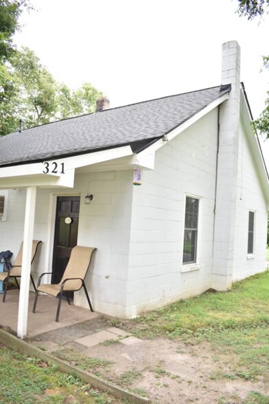 Primary Photo - 321 Henderson St