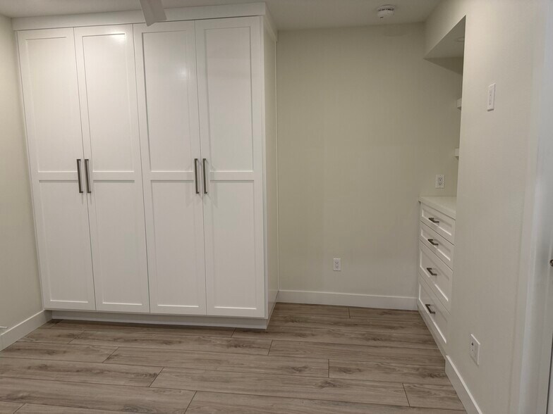 Building Photo - 271 Termino Ave