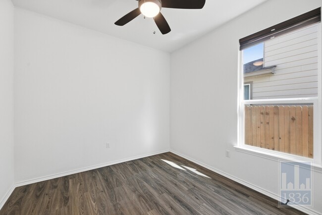 Building Photo - 408 Lynwood Gold Wy