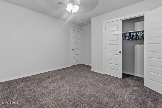 Building Photo - 917 Airship Pl