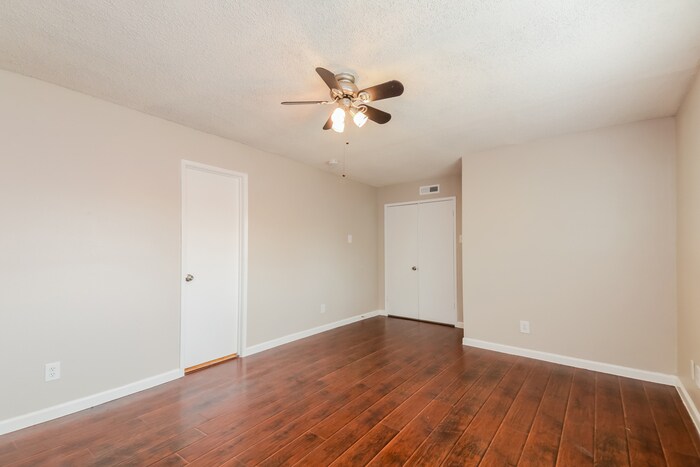 Building Photo - 6205 Magnolia Ln