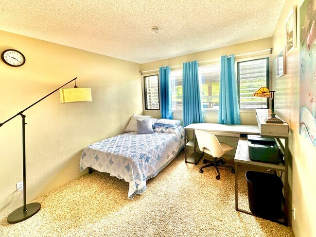 Building Photo - Furnished 2 bedroom 2 bath condo 2 assigned parking stalls