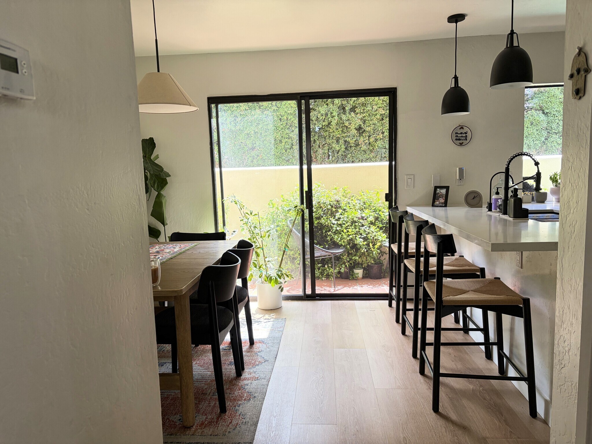 Building Photo - 132 W Alamar Ave