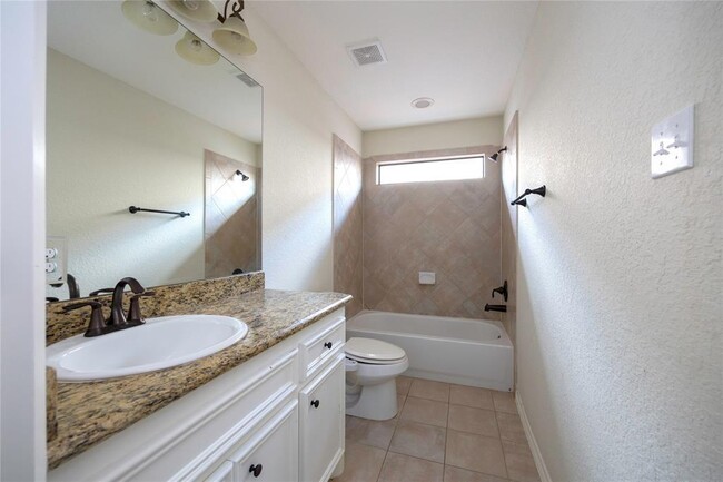 Building Photo - 119 Golfview Ct