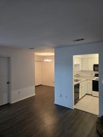 Building Photo - 1111 Bert Dr