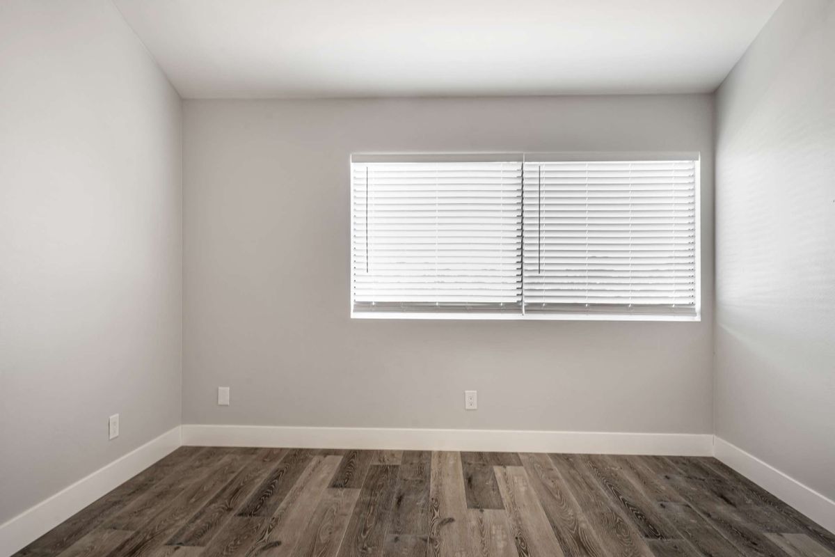 Building Photo - 6323 Reseda Blvd