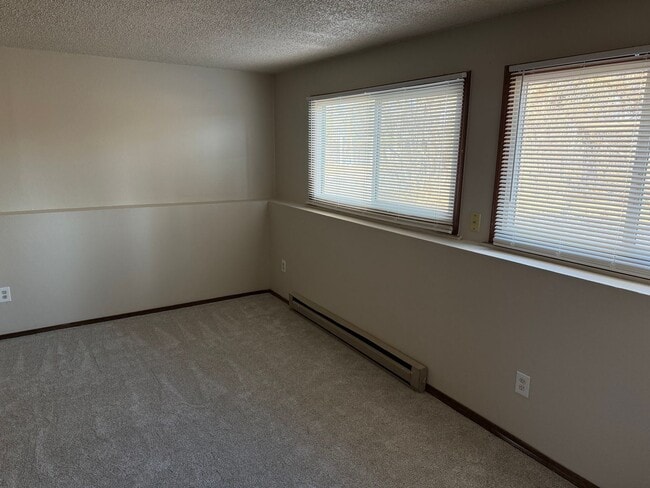 Building Photo - Welcome to Grandview Estates!