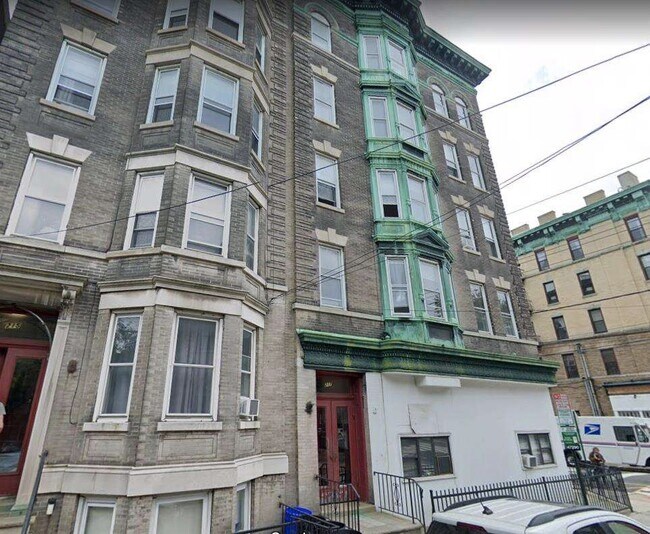 Building Photo - 217 10th St