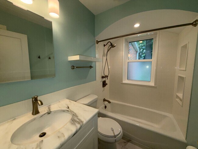 Building Photo - 421 Cannonbury Dr