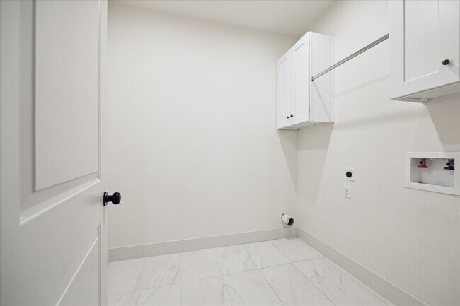 Building Photo - 10159 Brinwood Dr