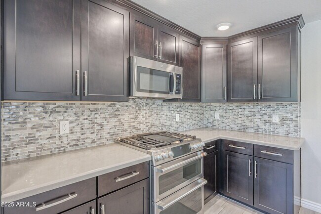 Building Photo - 2425 W Bronco Butte Trl