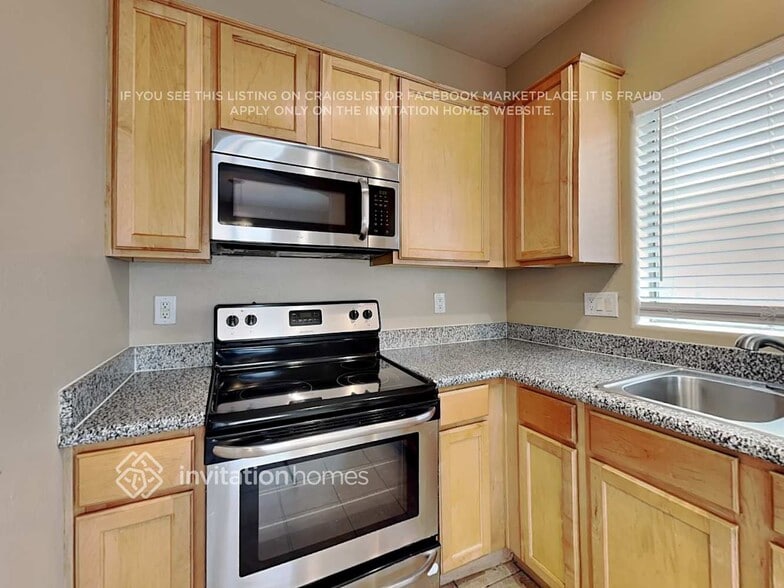 Building Photo - 4648 E Laurel Ave