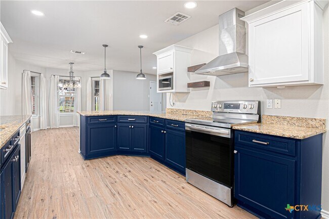 Building Photo - 121 Castlewood Dr