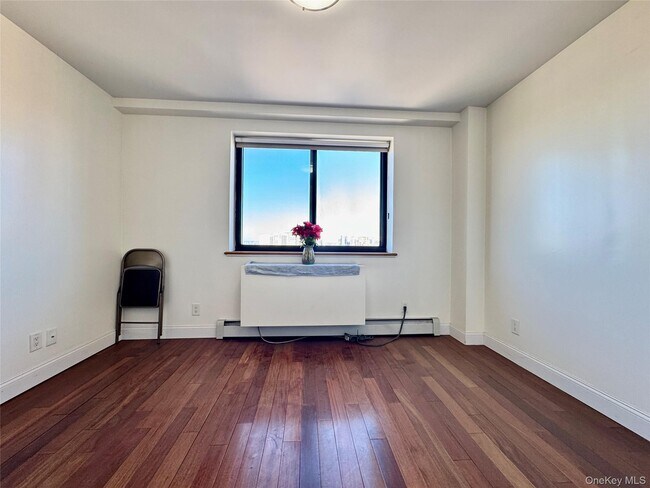 Building Photo - 132-26 Avery Ave